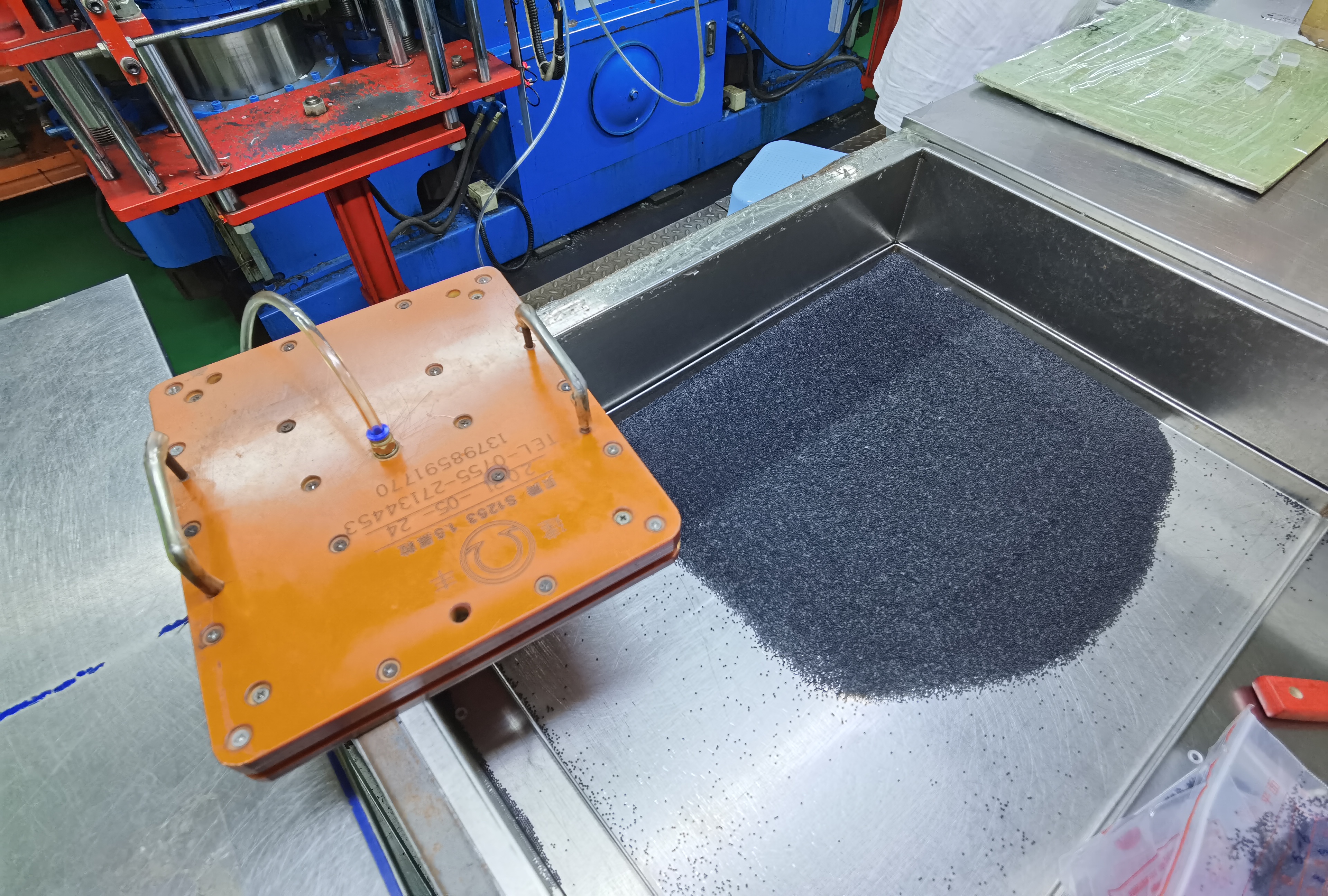 Conductive carbon pill tool